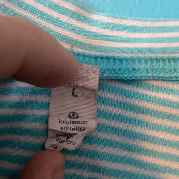 Blue striped Lululemon large men’s tee shirt - Picture 4 of 4